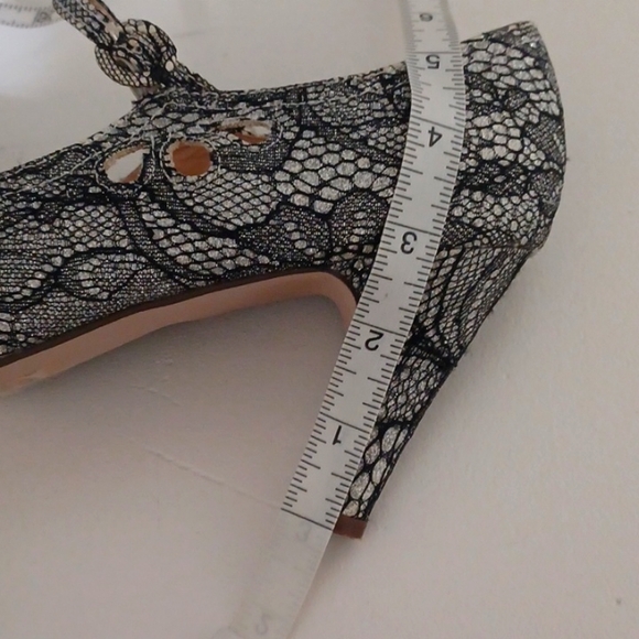 Cambridge Select, size 9, black and silver heels - Picture 4 of 5